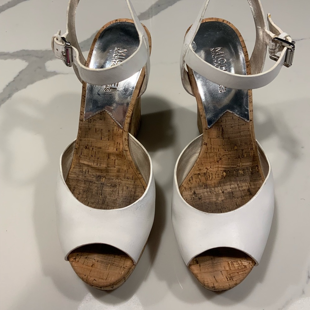 MK White Sandels